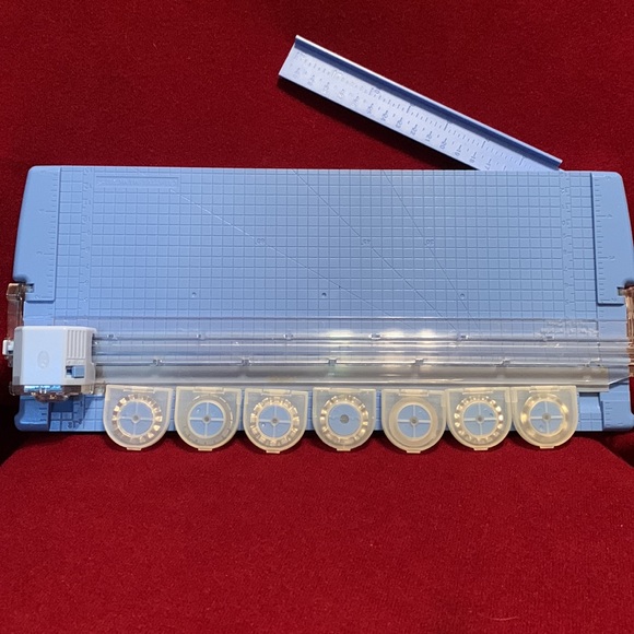 Creative Memories 12” Rotary Trimmer with extra blades - Picture 3 of 5